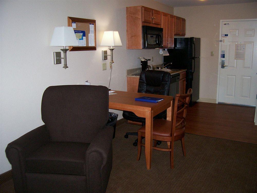 Candlewood Suites Winchester By Ihg Habitación foto